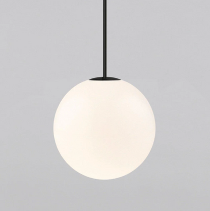 Kugleformet pendellampe med LED
