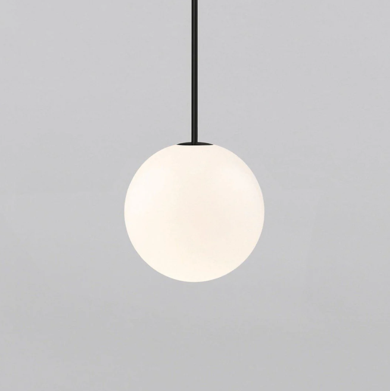 Kugleformet pendellampe med LED