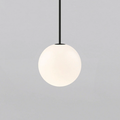 Kugleformet pendellampe med LED