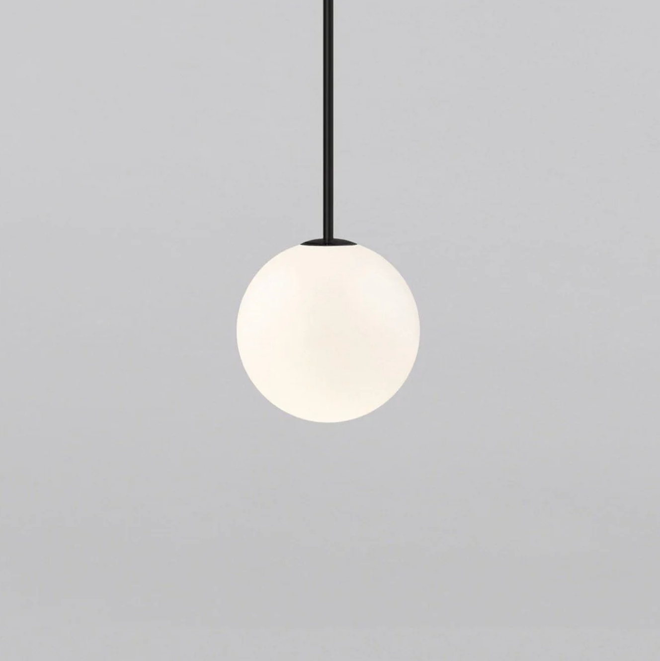 Kugleformet pendellampe med LED