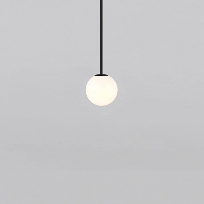 Kugleformet pendellampe med LED