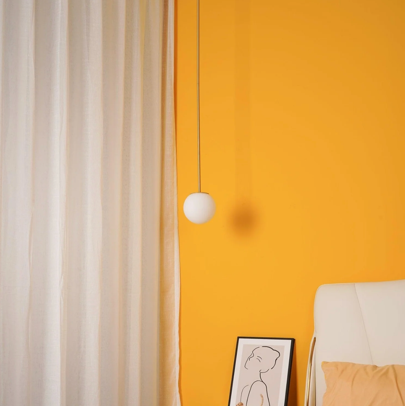 Kugleformet pendellampe med LED