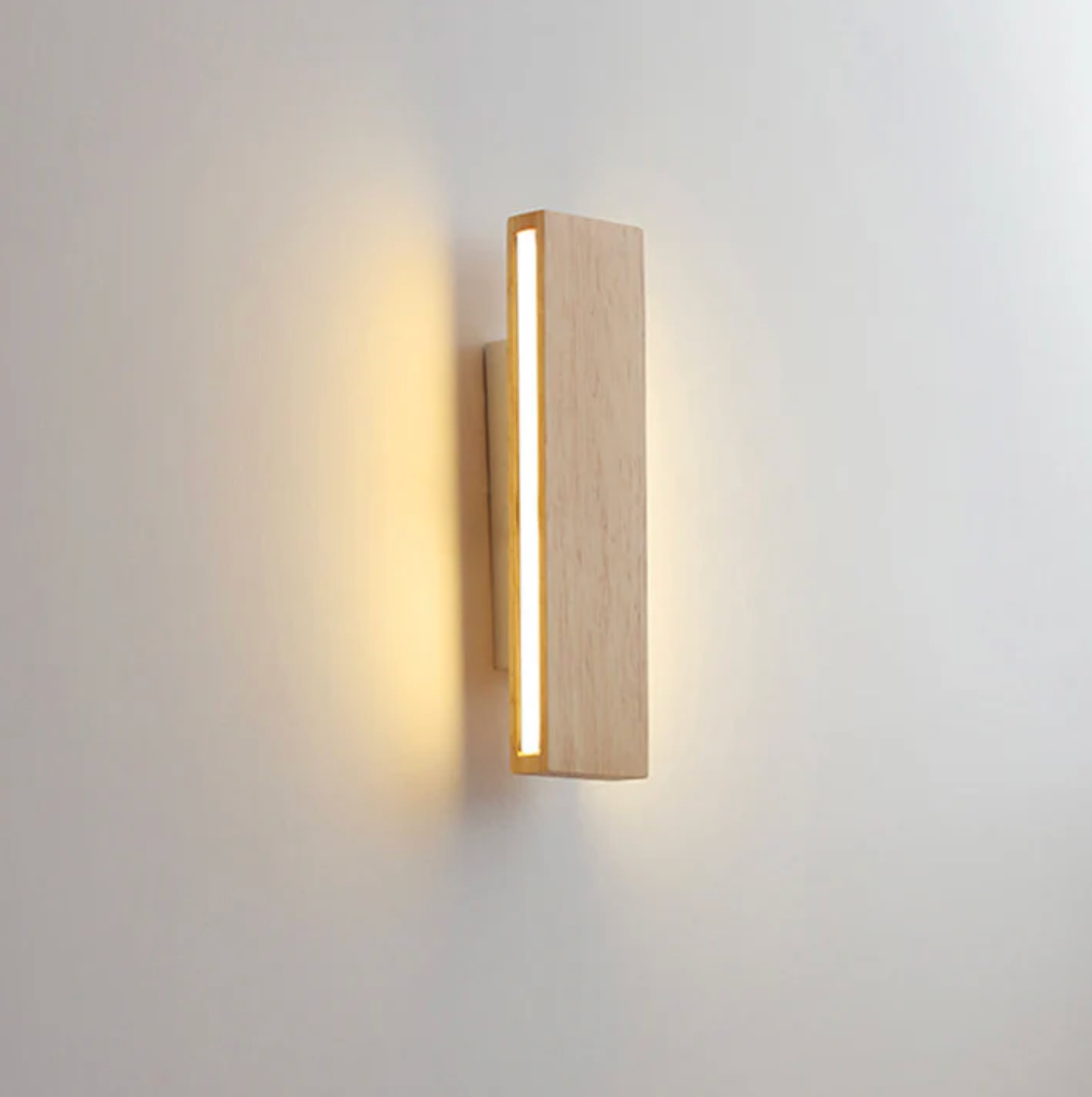 Træ væglampe med LED – minimalistisk linjelampe