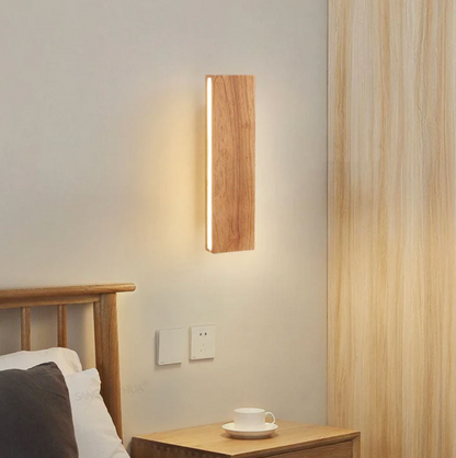 Træ væglampe med LED – minimalistisk linjelampe