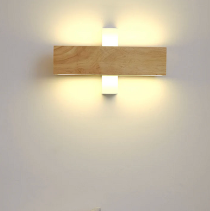 Træ væglampe med LED – minimalistisk linjelampe