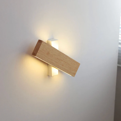 Træ væglampe med LED – minimalistisk linjelampe