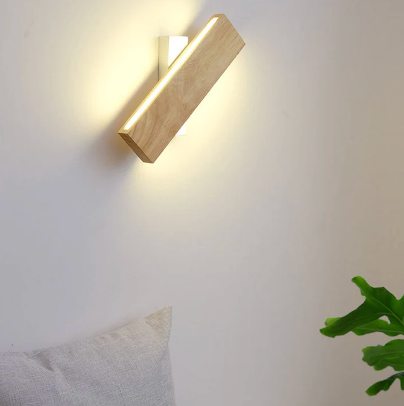Træ væglampe med LED – minimalistisk linjelampe