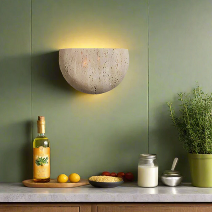 Væglampe i natursten – halvrundt design med LED