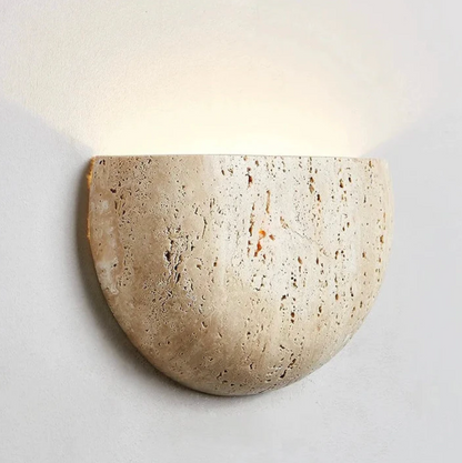 Væglampe i natursten – halvrundt design med LED