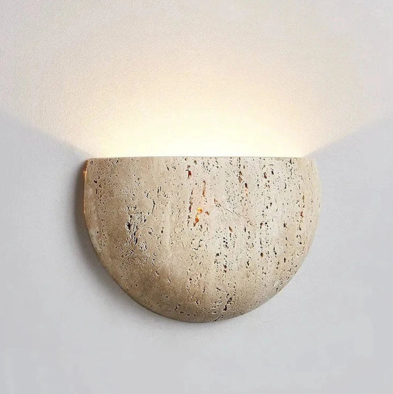 Væglampe i natursten – halvrundt design med LED