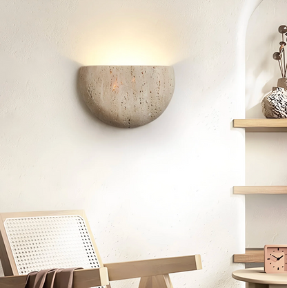 Væglampe i natursten – halvrundt design med LED