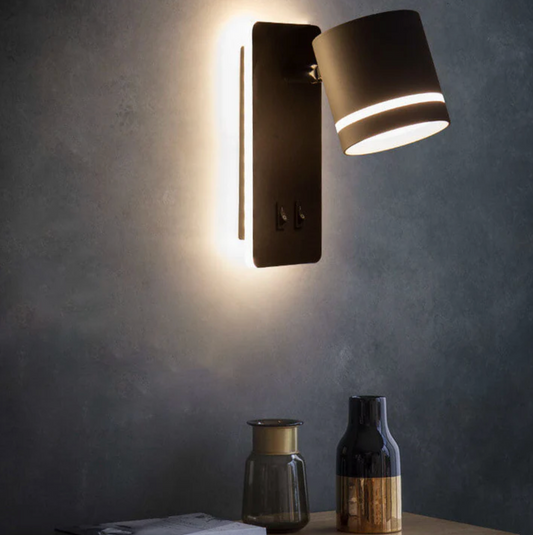 Moderne LED-væglampe med justerbar reflektor og dobbelt afbryder