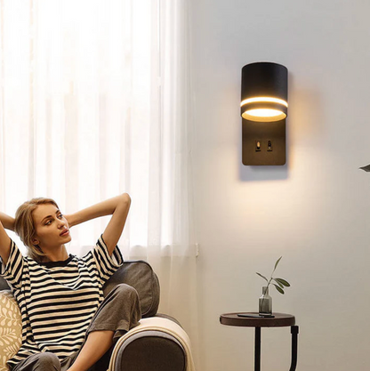 Moderne LED-væglampe med justerbar reflektor og dobbelt afbryder