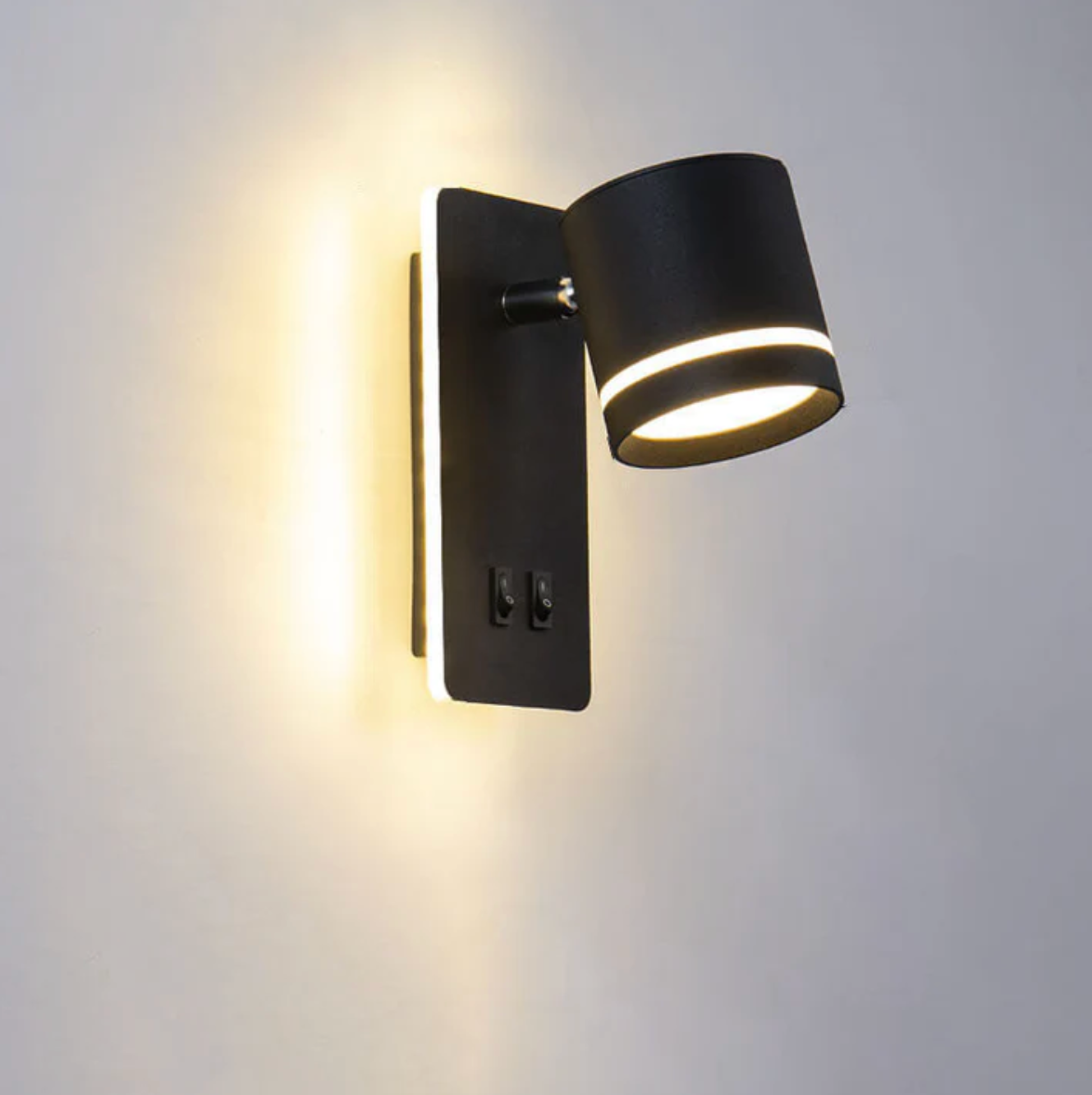 Moderne LED-væglampe med justerbar reflektor og dobbelt afbryder