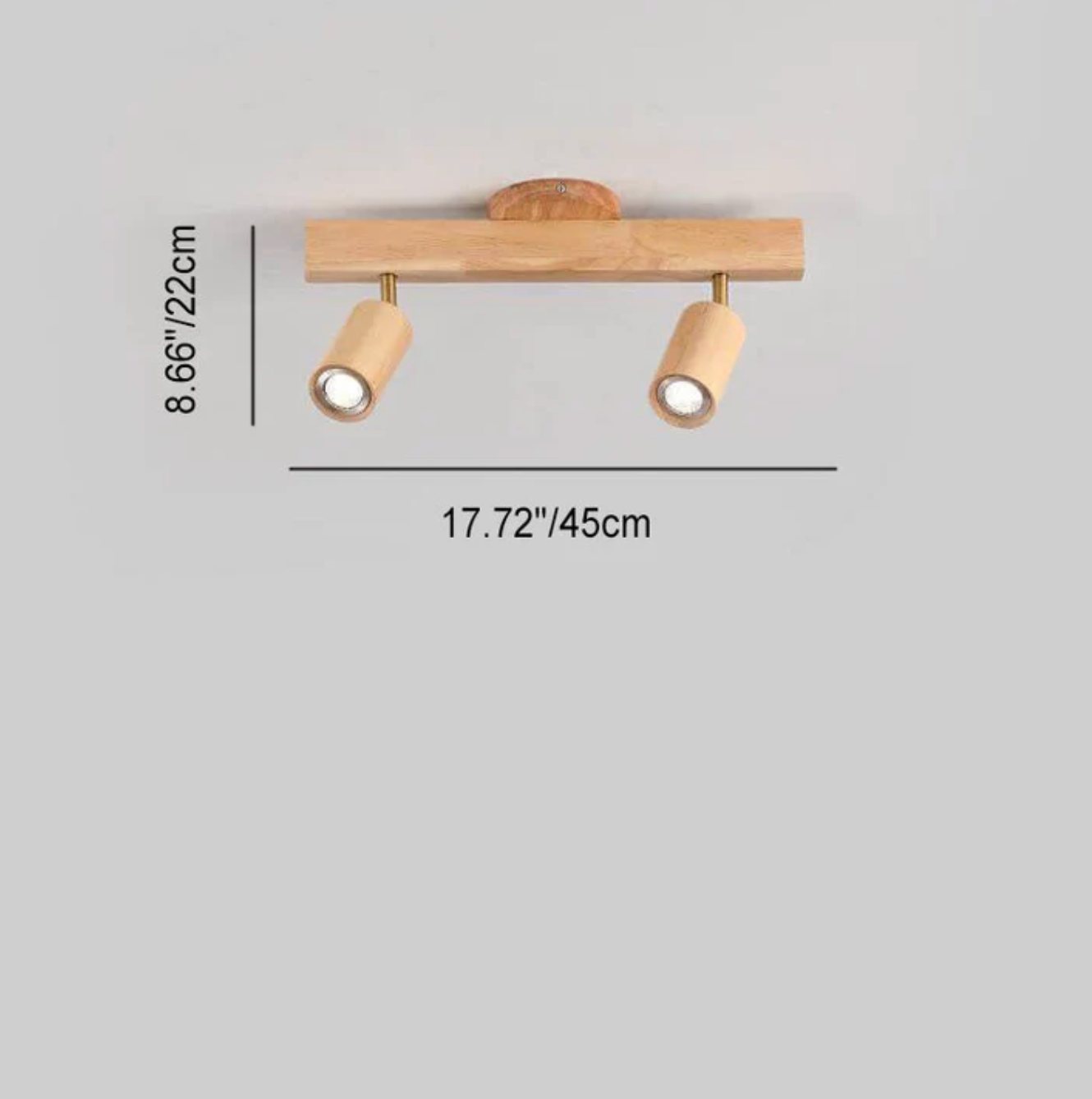 Loftlampe i træ med justerbare spotlights – skandinavisk stil