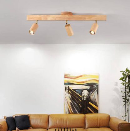 Loftlampe i træ med justerbare spotlights – skandinavisk stil