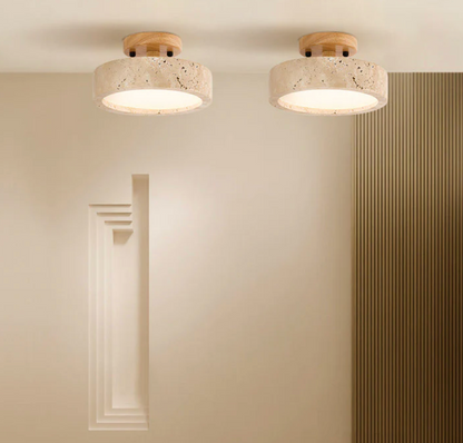Minimalistisk loftlampe i travertin og træ