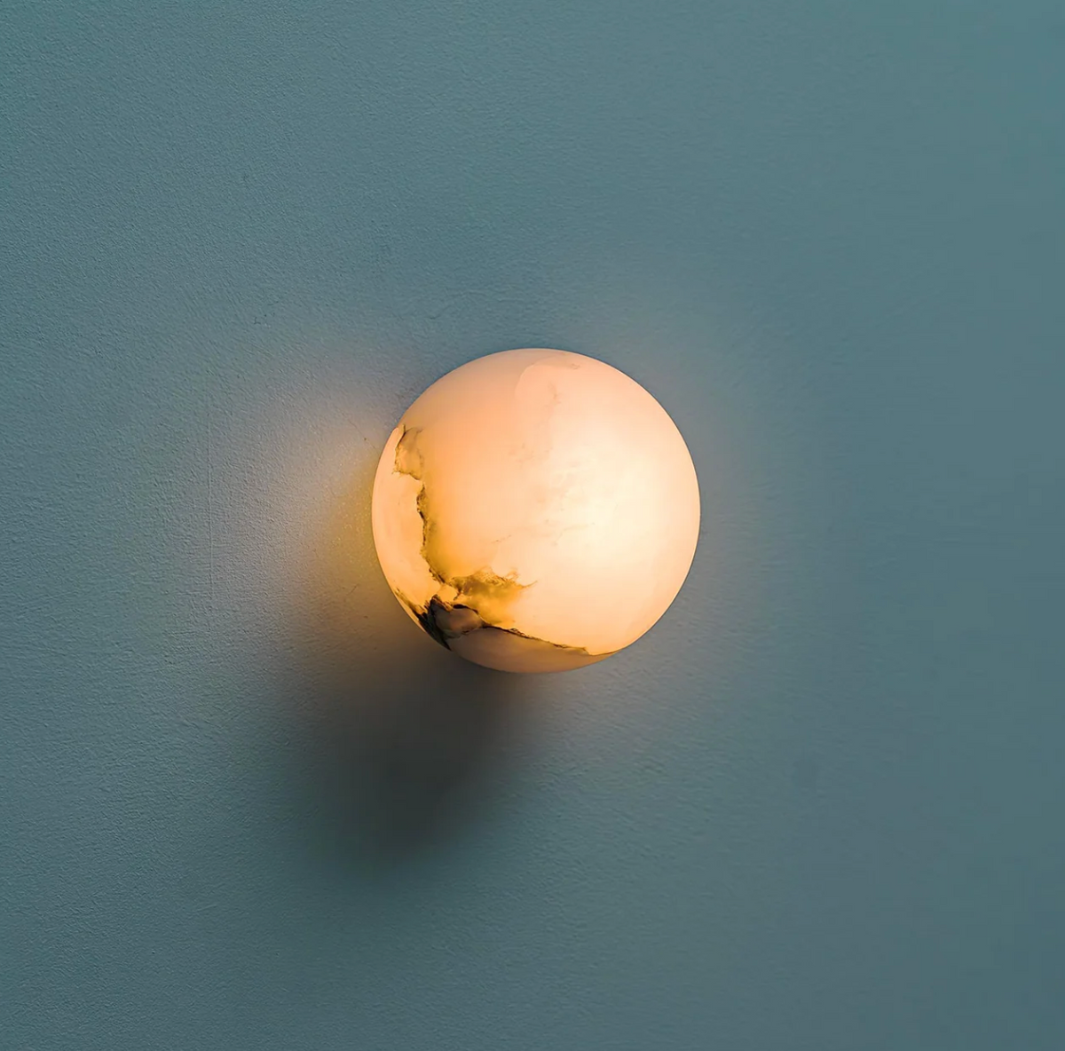 Væglampe med marmoreffekt – moderne LED-kuglelampe