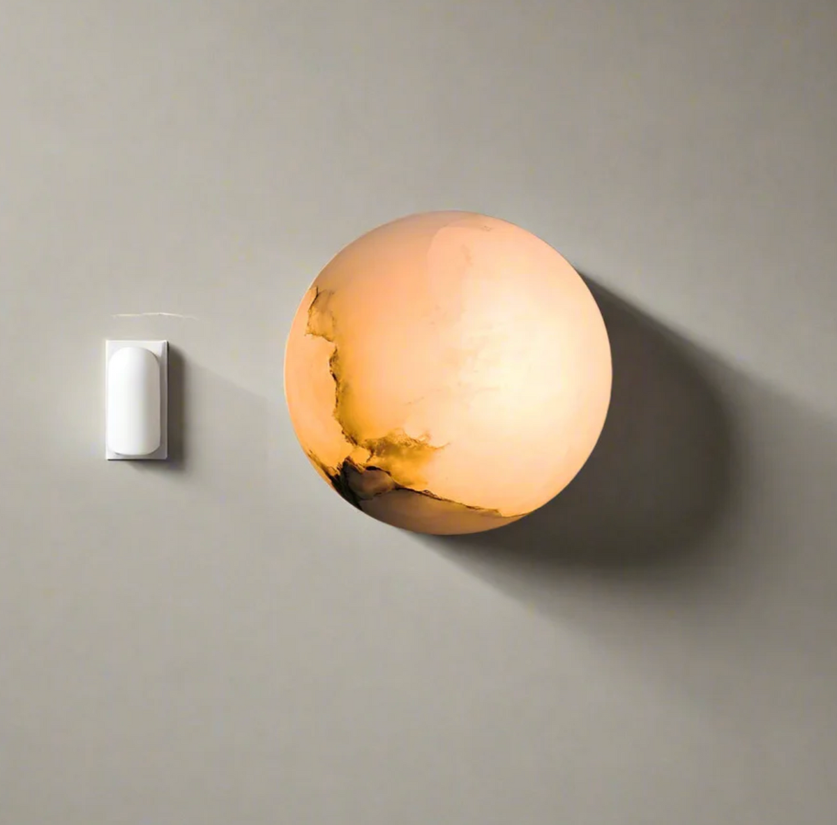 Væglampe med marmoreffekt – moderne LED-kuglelampe