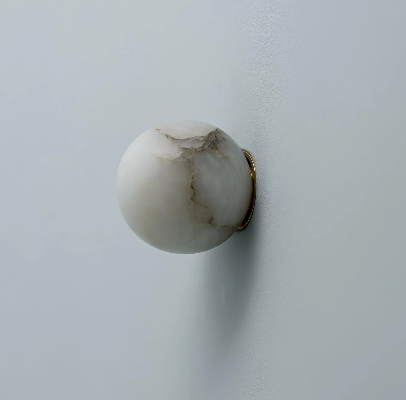 Væglampe med marmoreffekt – moderne LED-kuglelampe
