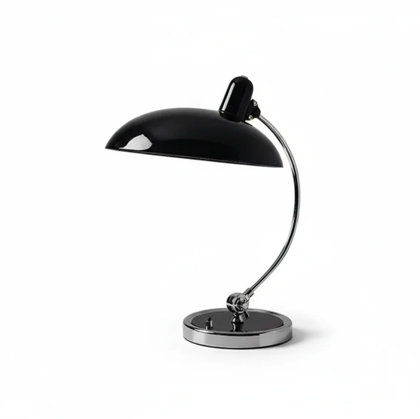 Retro bordlampe i metal med forkromet fod
