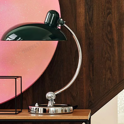 Retro bordlampe i metal med forkromet fod