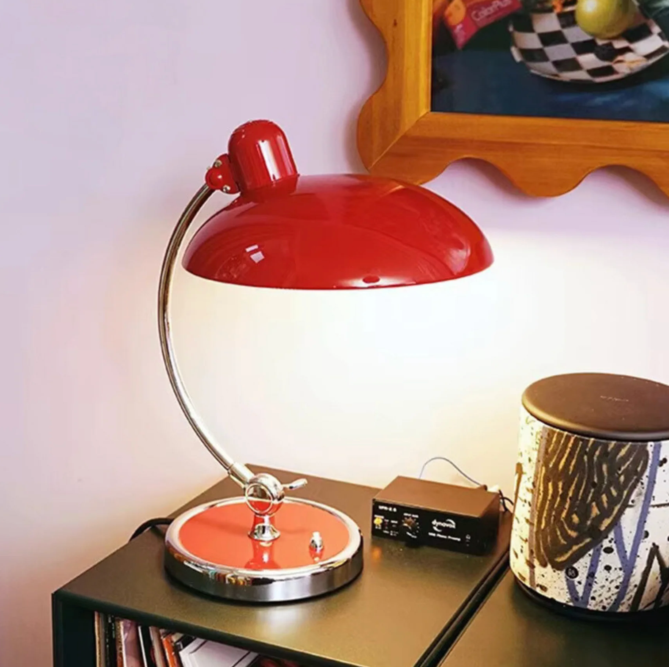 Retro bordlampe i metal med forkromet fod
