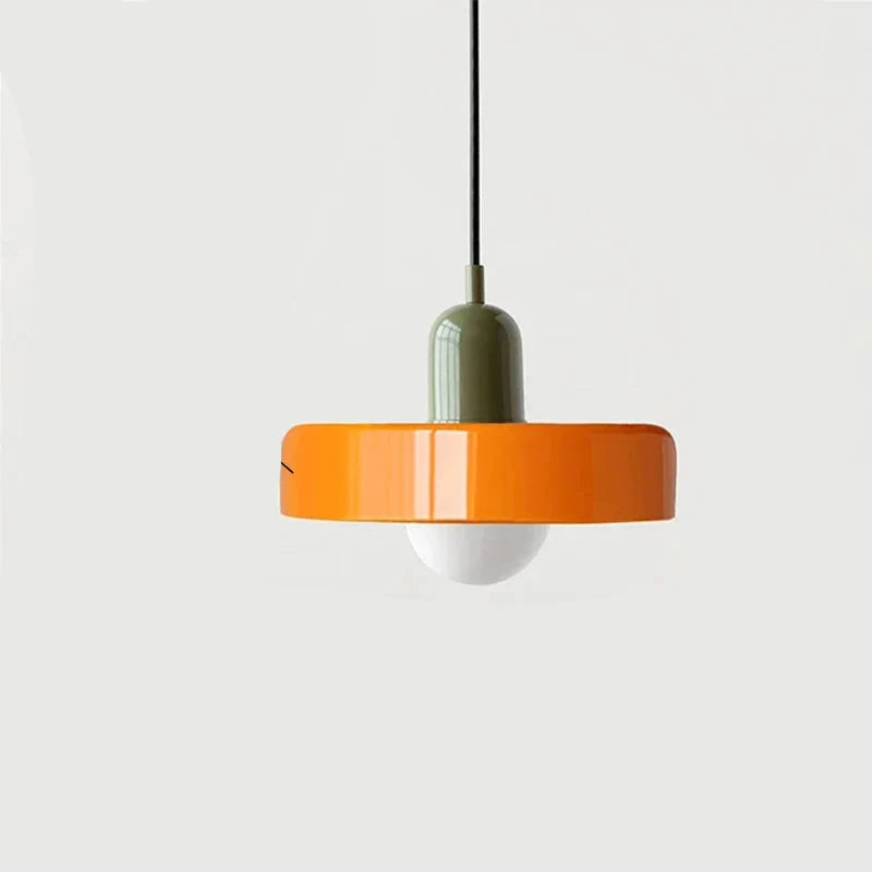 Moderne pendellampe med farvet glasskærm – Bauhaus-inspireret