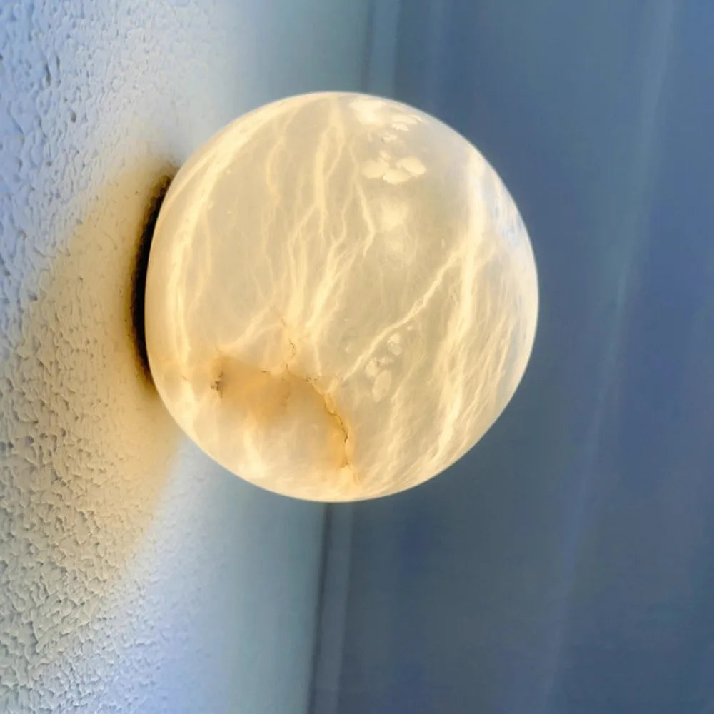 Væglampe med marmoreffekt – moderne LED-kuglelampe