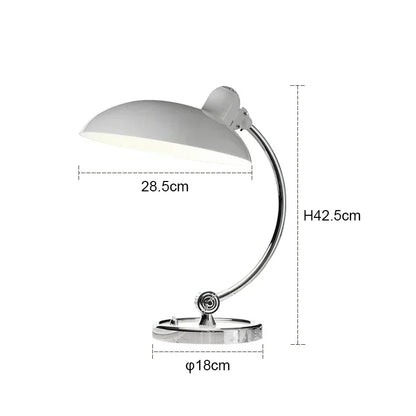 Retro bordlampe i metal med forkromet fod