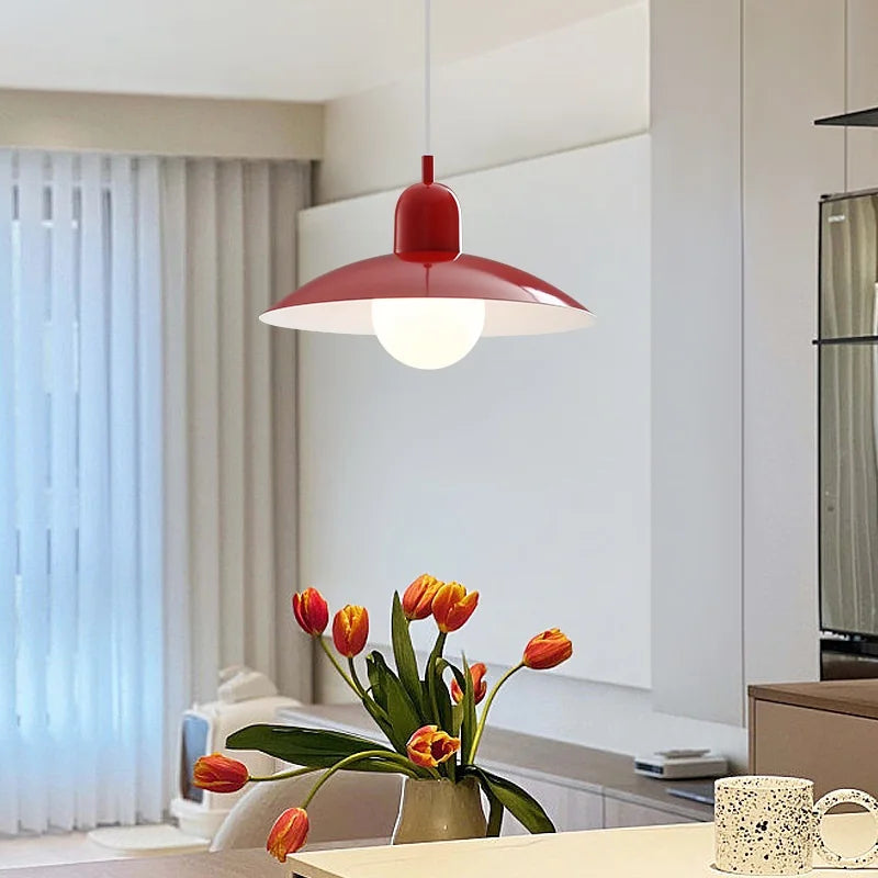 Moderne pendellampe med tofarvet design