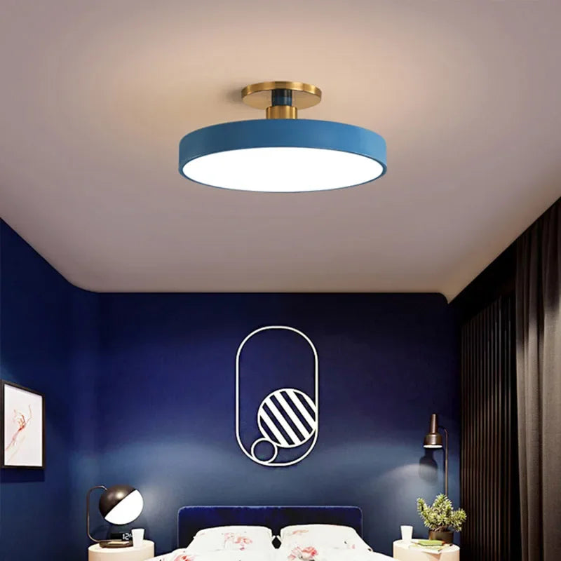 Rund LED-loftlampe i skandinavisk design