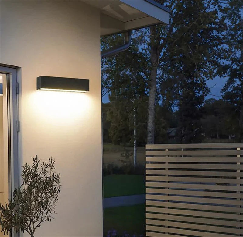 Moderne LED væglampe til udendørs brug