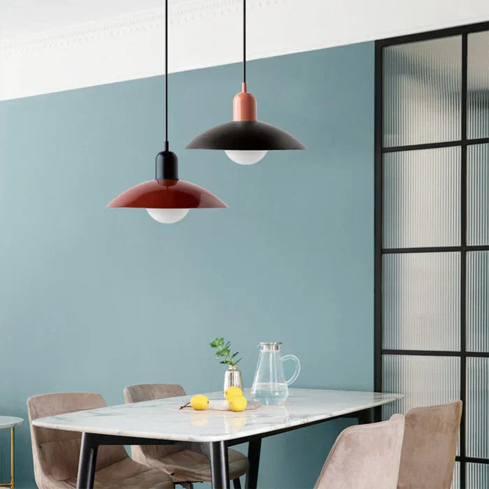 Moderne pendellampe med tofarvet design