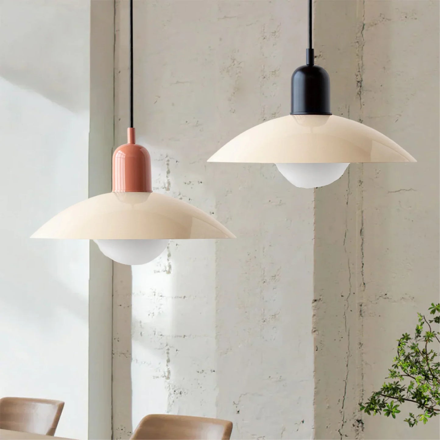 Moderne pendellampe med tofarvet design