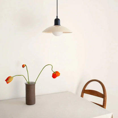 Moderne pendellampe med tofarvet design