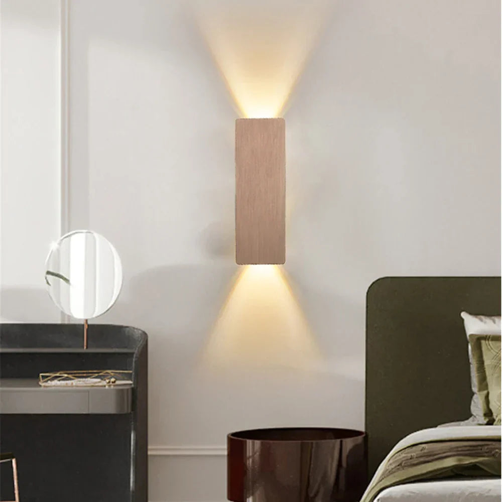 Moderne LED væglampe med lys op og ned