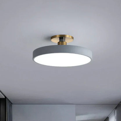 Rund LED-loftlampe i skandinavisk design