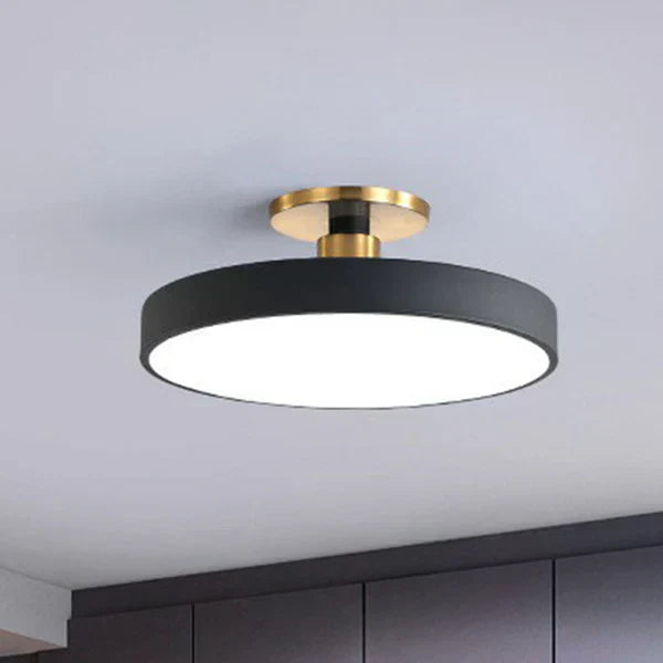 Rund LED-loftlampe i skandinavisk design
