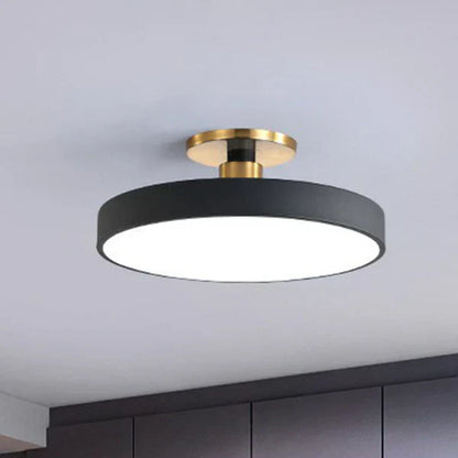 Rund LED-loftlampe i skandinavisk design