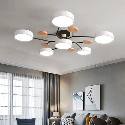 Moderne LED-loftlampe med flere arme og trædetaljer