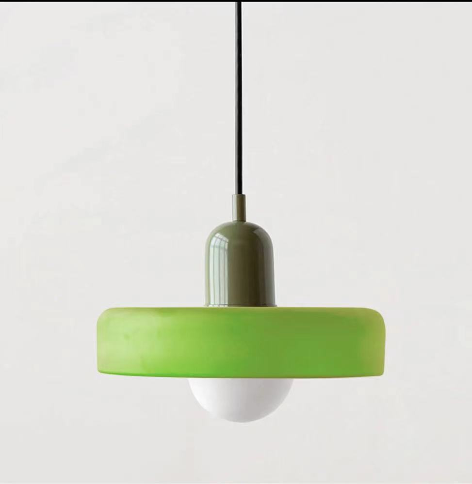 Bauhaus-pendellampe med farvet glasskærm