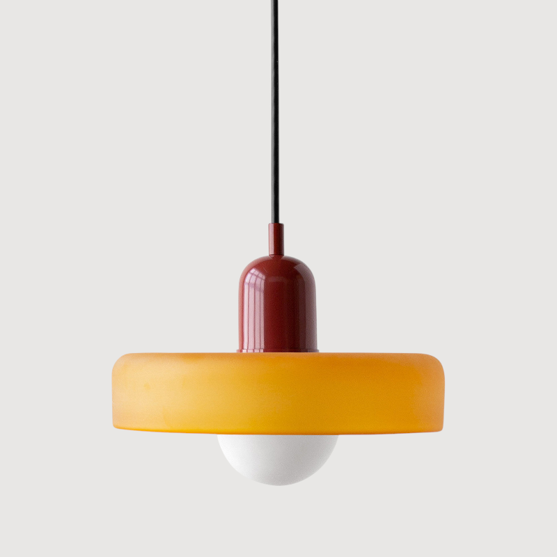 Bauhaus-pendellampe med farvet glasskærm