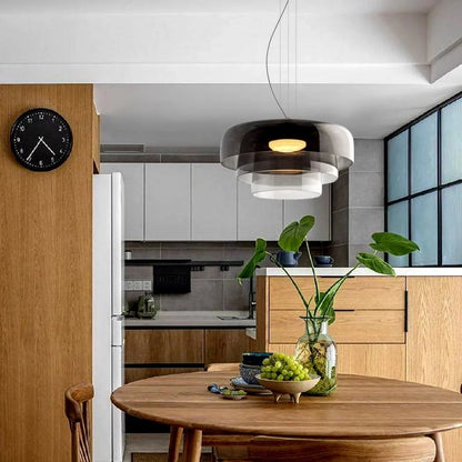 Moderne glaspendellampe med lagdelt skærm – retro-inspireret design