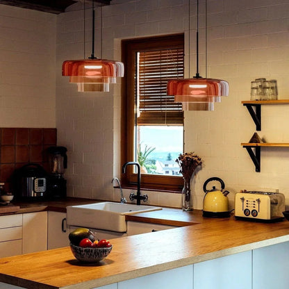 Moderne glaspendellampe med lagdelt skærm – retro-inspireret design