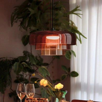 Moderne glaspendellampe med lagdelt skærm – retro-inspireret design