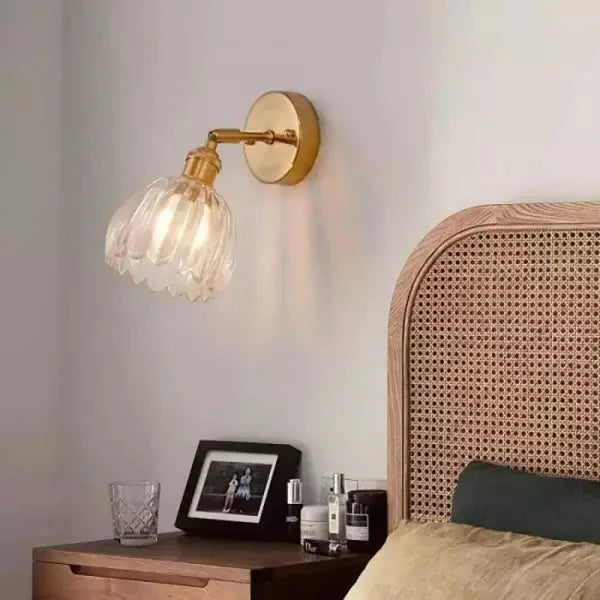Retro væglampe med tulipanformet glasskærm