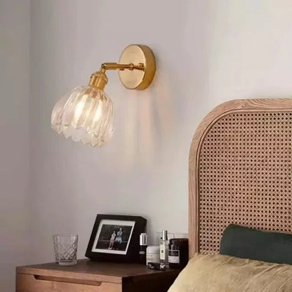 Retro væglampe med tulipanformet glasskærm