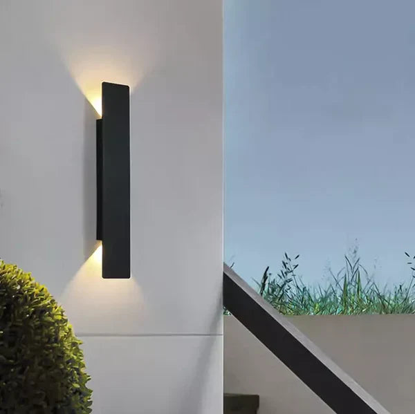 Udendørs LED-væglampe med op- og nedlys IP65
