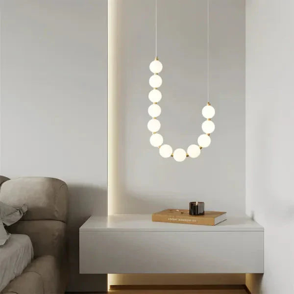 Moderne LED-pendellampe med lysende kuler – halskæde-design